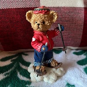 Home Interiors 2002 Kuddles Korner Bear "JANUARY" with Skis (Skiing)